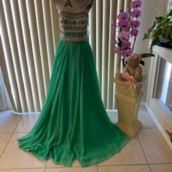 Elegant Green Chiffon Strapless Embellished Formal Evening Gown Size 12 - Picture 1 of 7